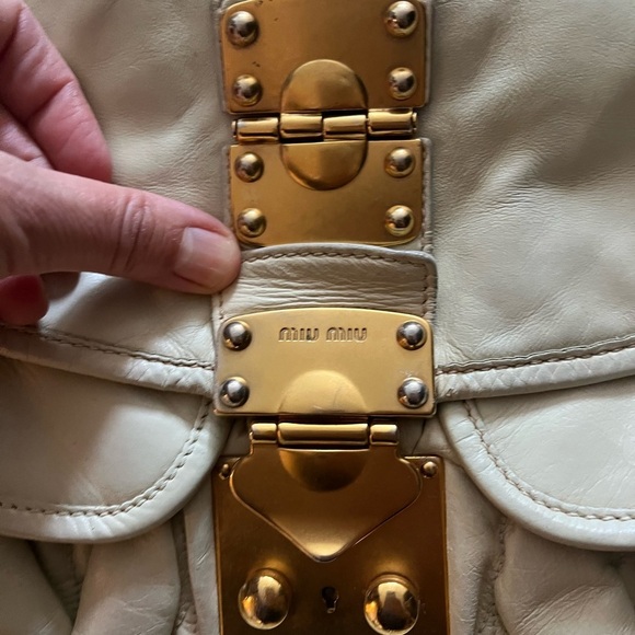 Miu Miu Cream Coffer Leather Crossbody Bag with Gold Clasp - Picture 10 of 14